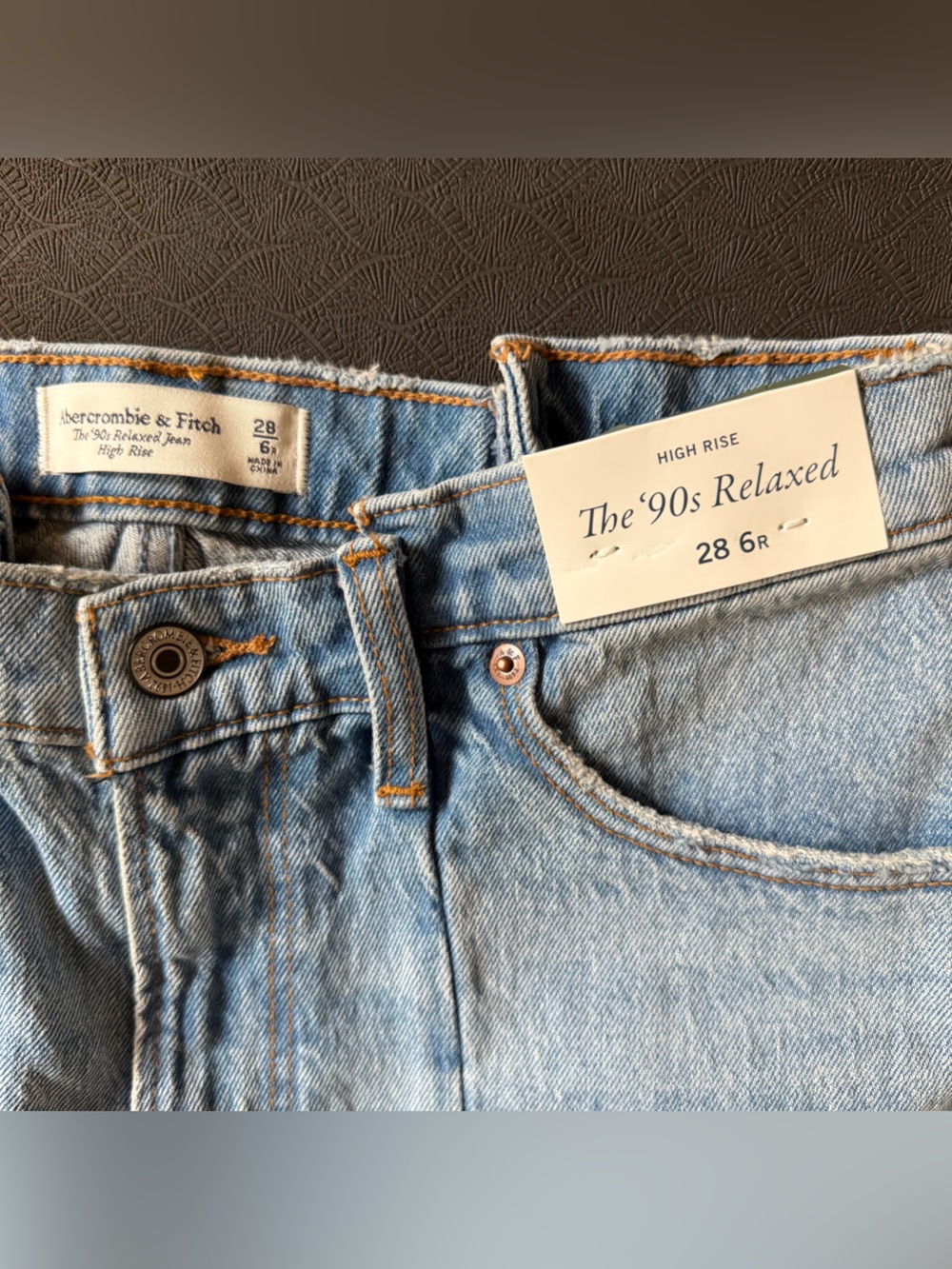Abercrombie & Fitch High-Rise Straight Jeans - Light Blue Wash - Picture 3 of 3